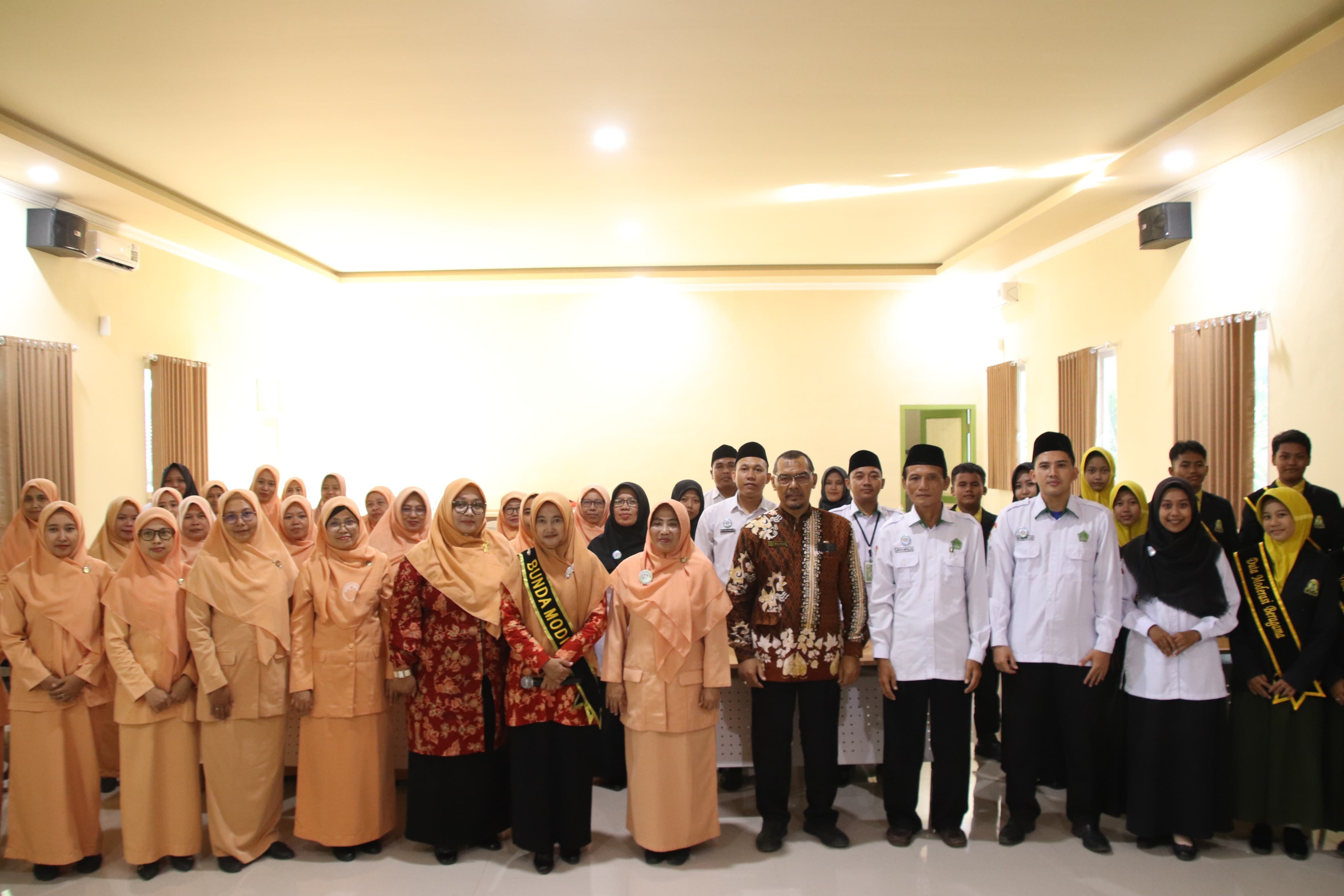 Ketua DWP Kemenag Banyuwangi Sosialisasikan Semai Sirama di MTsN 4 Banyuwangi