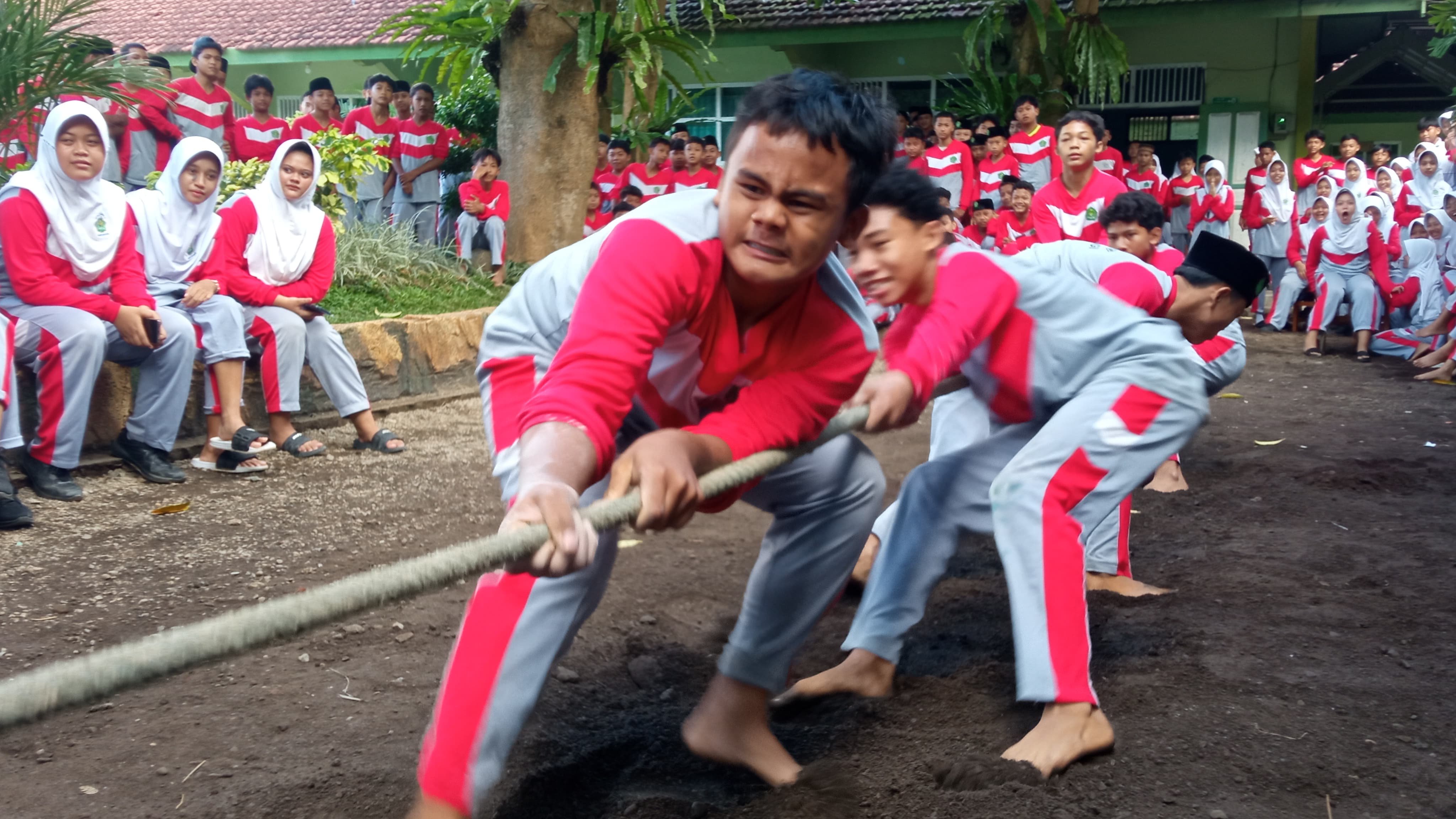Semarak Puncak Class Meeting Semester Genap MTsN 4 Banyuwangi