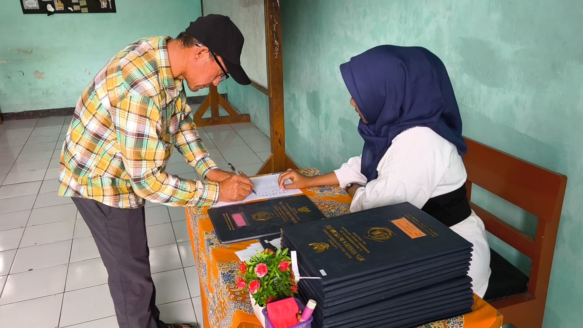 MTsN 4 Banyuwangi Gelar Pembagian Rapor Semester Genap Tahun Ajaran 2024/2025