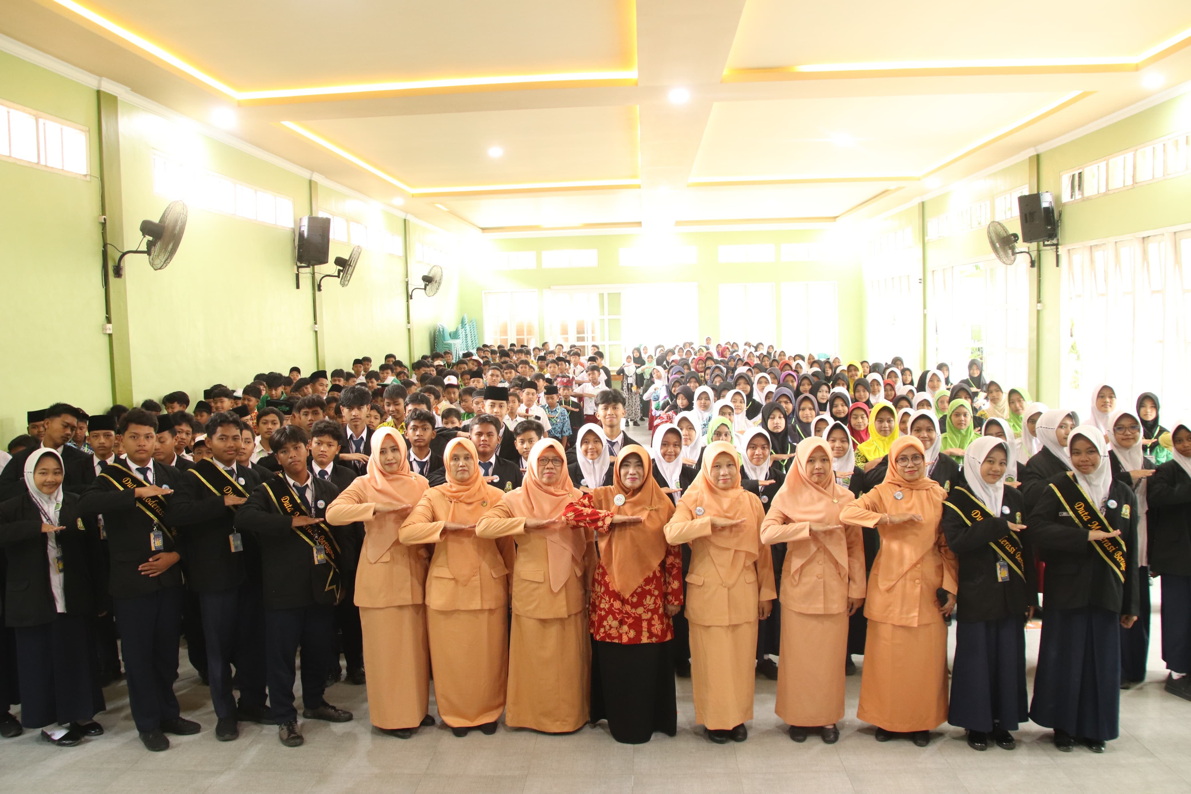 DWP UP MTsN 4 Banyuwangi Sosialisasikan Moderasi Beragama dalam Matsama 2025/2026