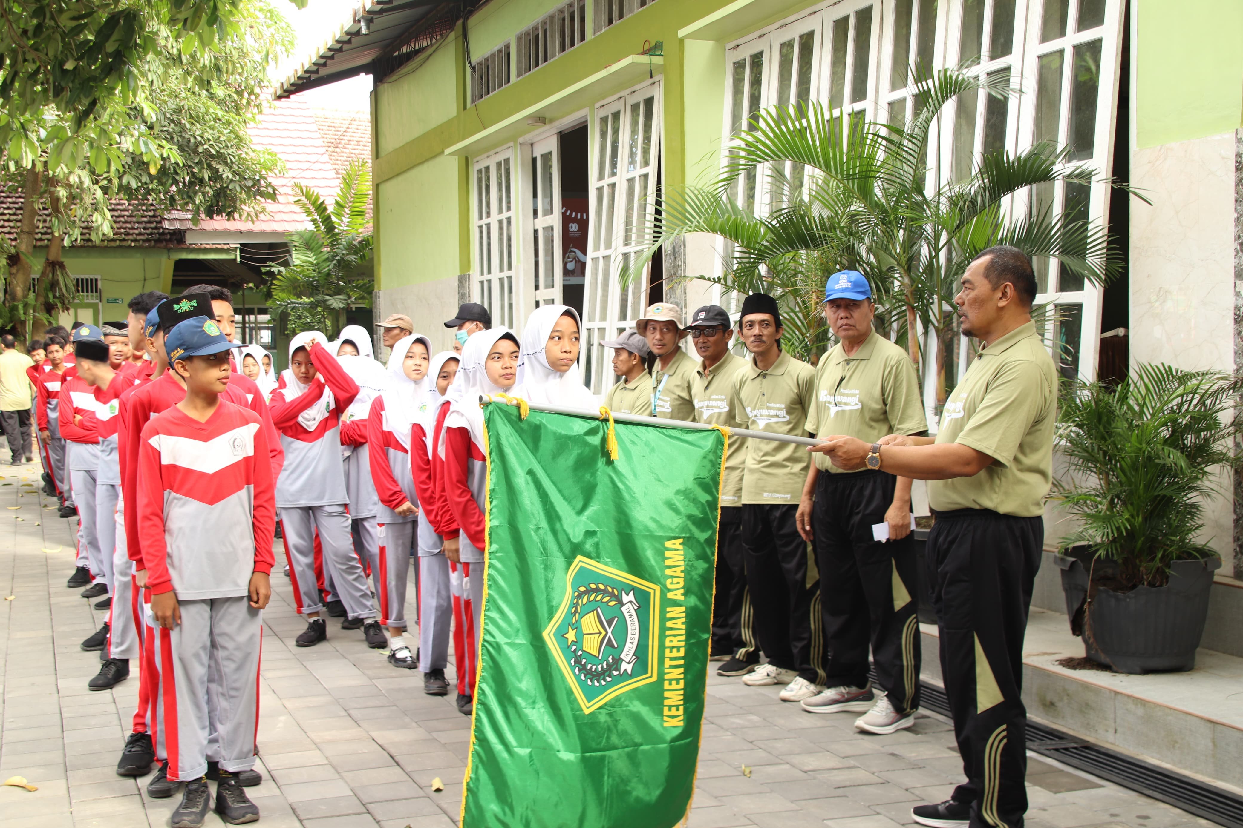 Gebyar Kemerdekaan MTsN 4 Banyuwangi Meriah dengan Jalan Sehat dan Beragam Lomba