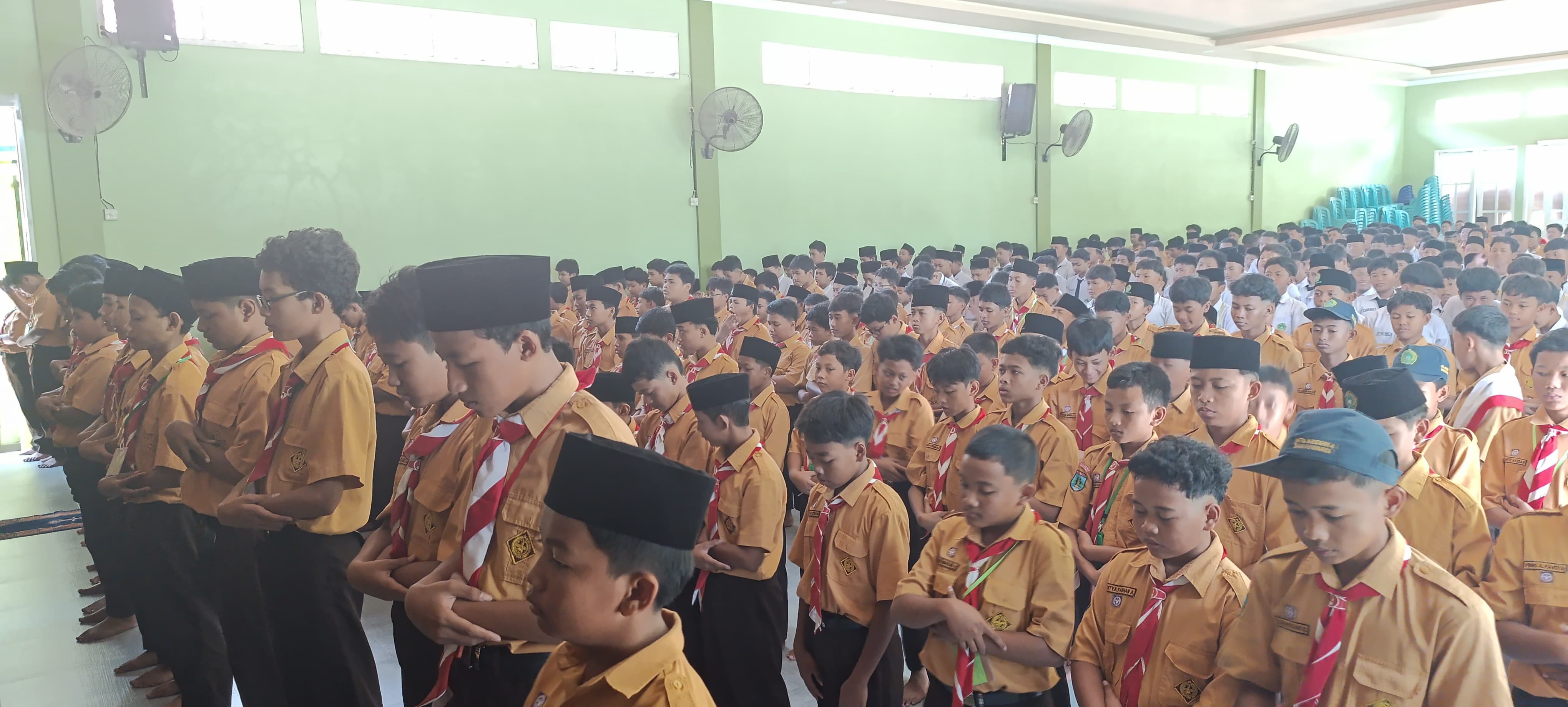 MTsN 4 Banyuwangi Gelar Sholat Ghoib dan Doa Bersama untuk Korban Runtuhnya Ponpes Al Khoziny Sidoarjo