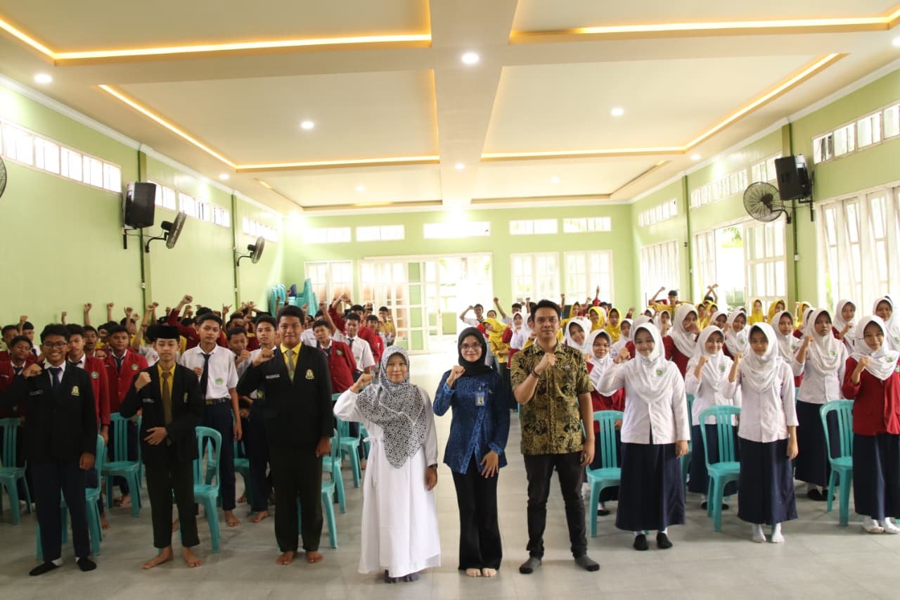 Perkuat Benteng Generasi Muda, BNN Banyuwangi Gelar Sosialisasi P4GN di MTsN 4 Banyuwangi